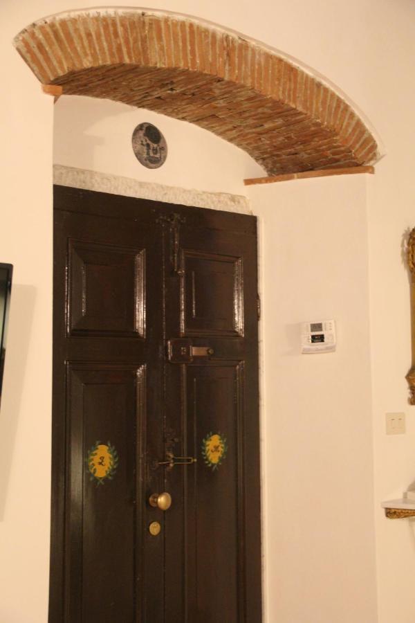 La Porta Sui Monti Di Luna Carrara Buitenkant foto