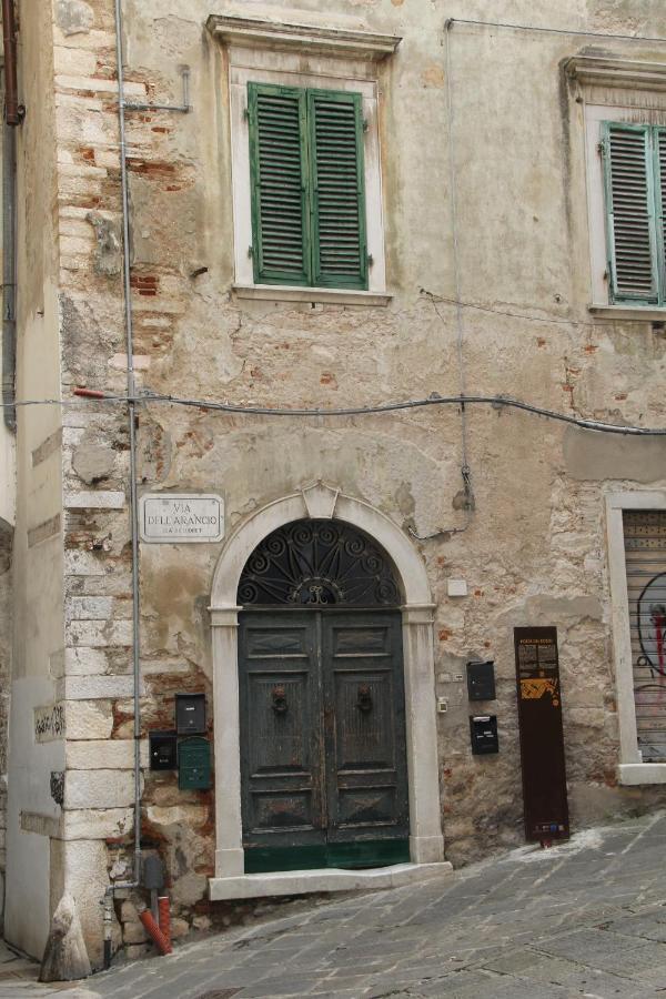 La Porta Sui Monti Di Luna Carrara Buitenkant foto