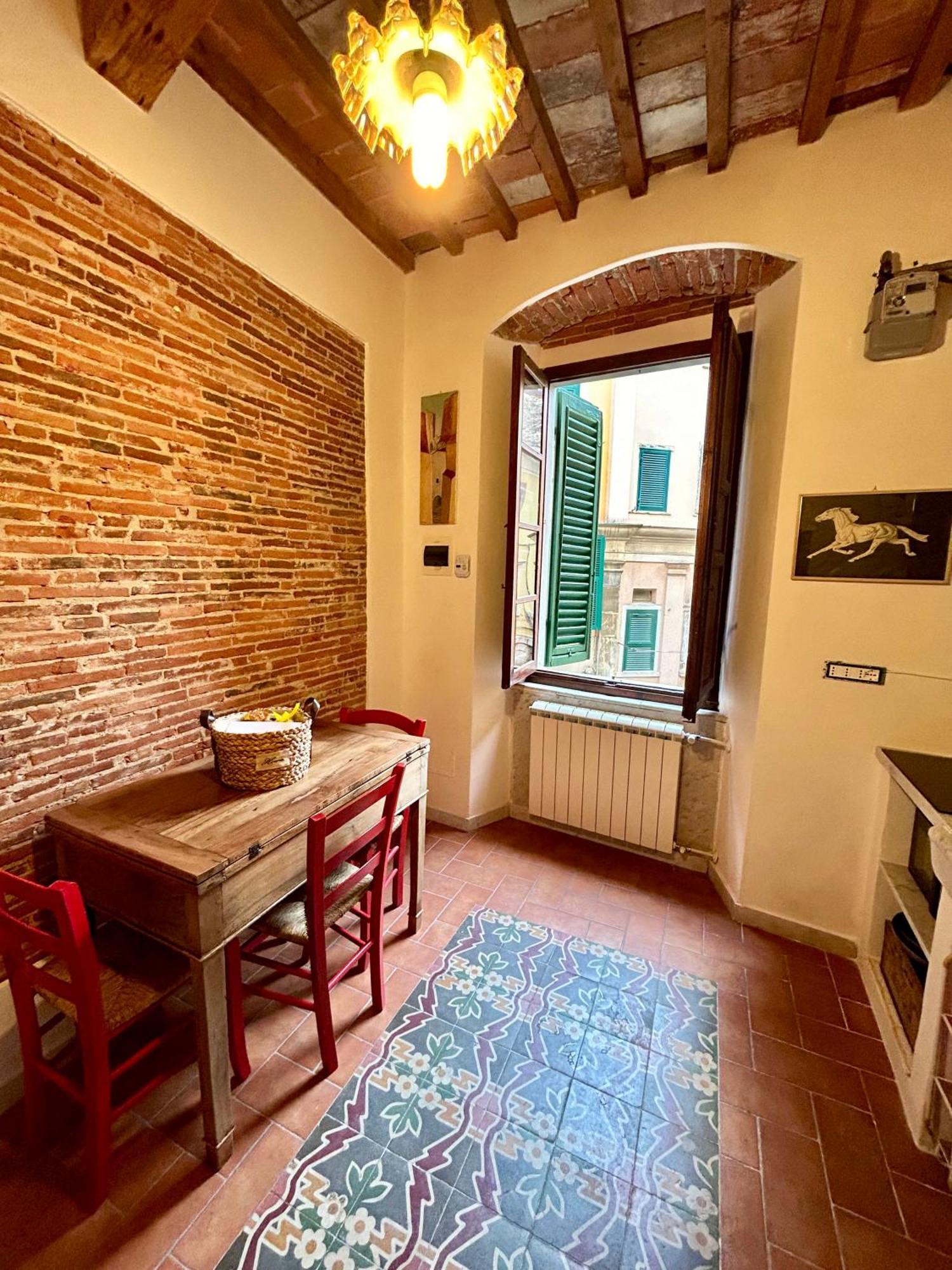 La Porta Sui Monti Di Luna Carrara Buitenkant foto
