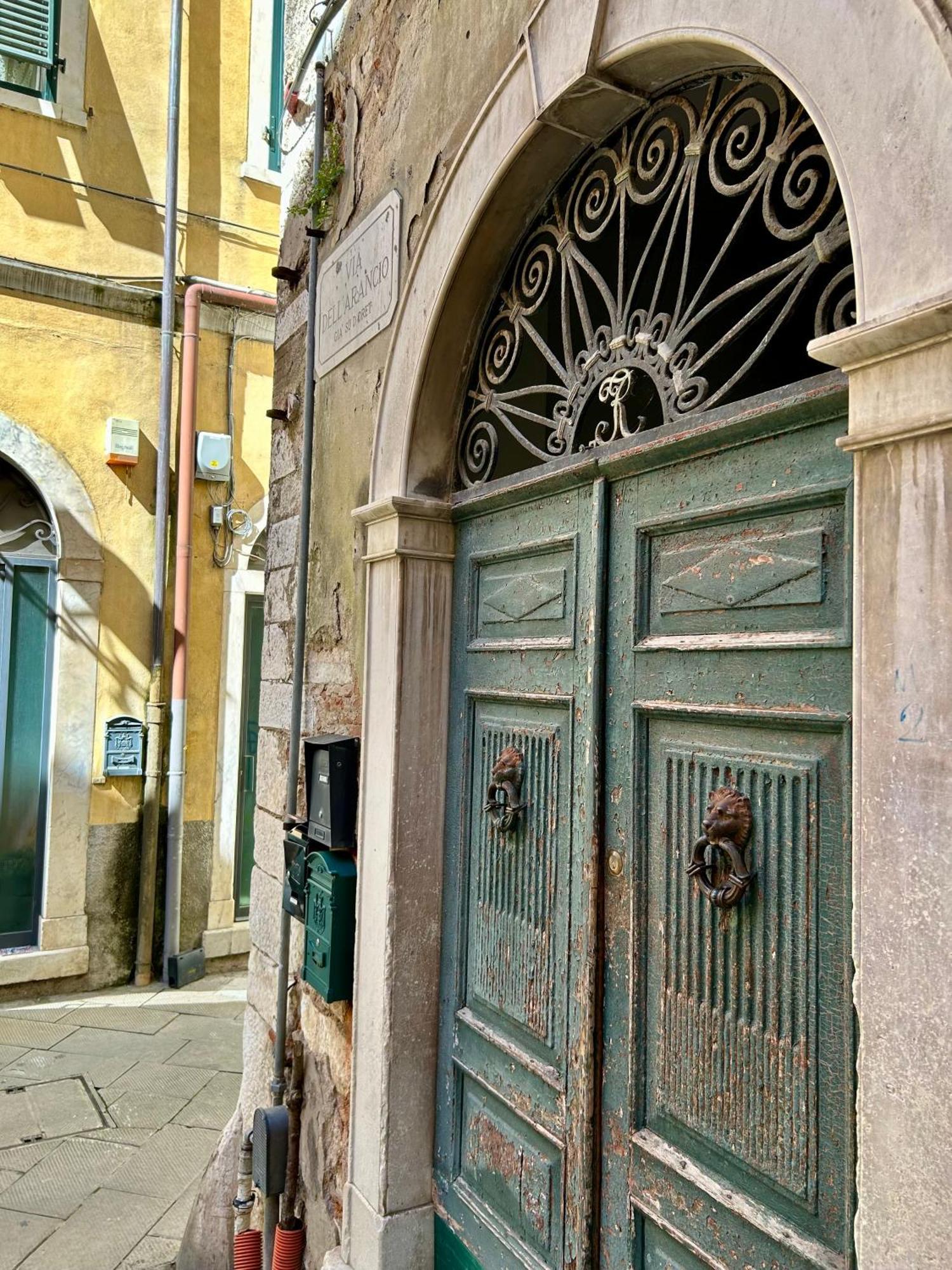 La Porta Sui Monti Di Luna Carrara Buitenkant foto