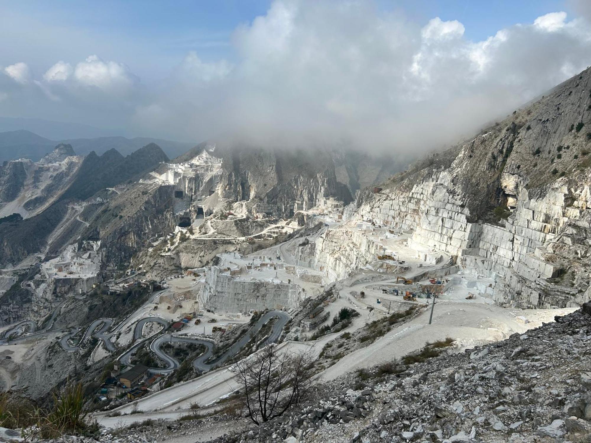 La Porta Sui Monti Di Luna Carrara Buitenkant foto